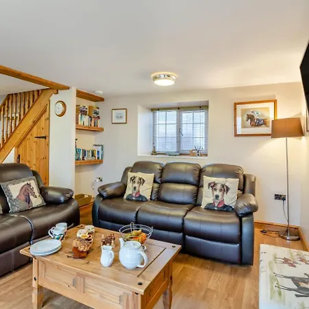 2 Bed In Oc-m30203 * Thornton Watlass