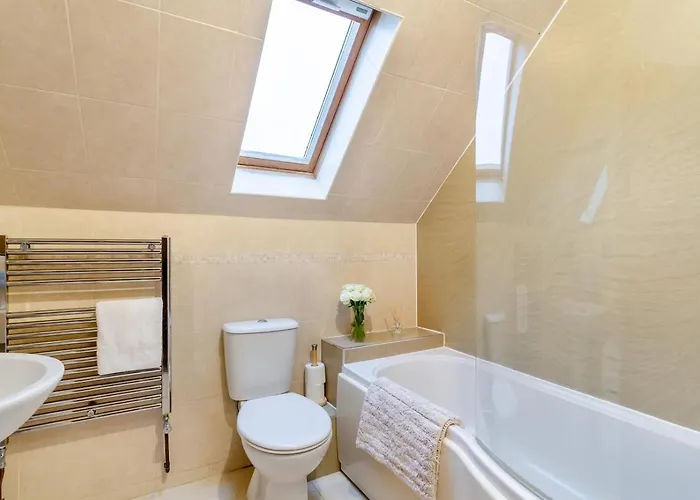 2 Bed In Oc-m30203 Ferienhaus