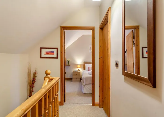 2 Bed In Oc-m30203 Ferienhaus *